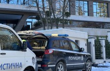 nad-30-politsai-atakuvaha-doma-i-edna-145.jpg