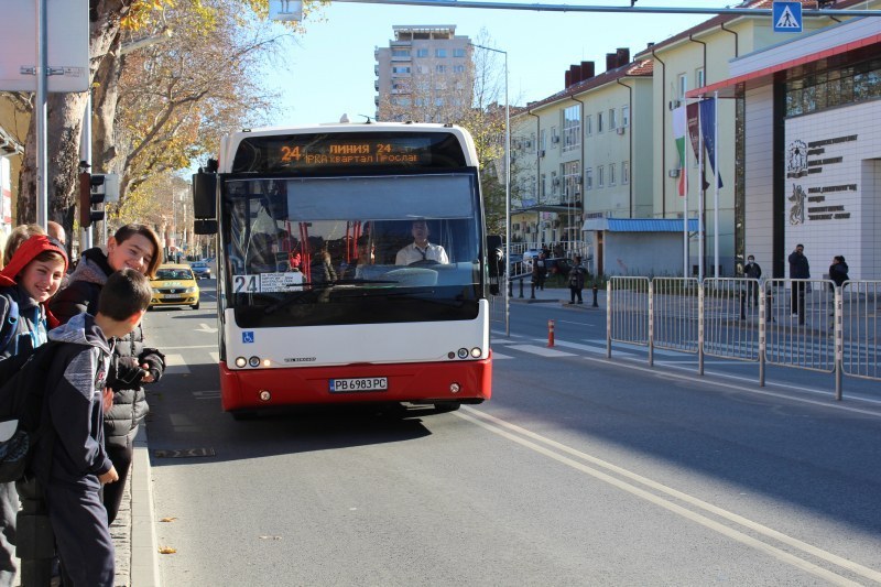 Пловдивчани помогнаха на младеж, след като му прилоша в автобус