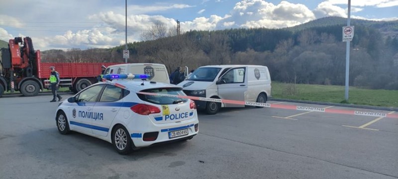 Съдът решава остава ли в ареста, участникът  в грабежа на инкасо автомобил в София