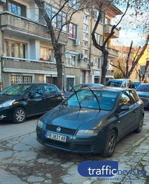 Нагло паркиране блокира улица в центъра на Пловдив