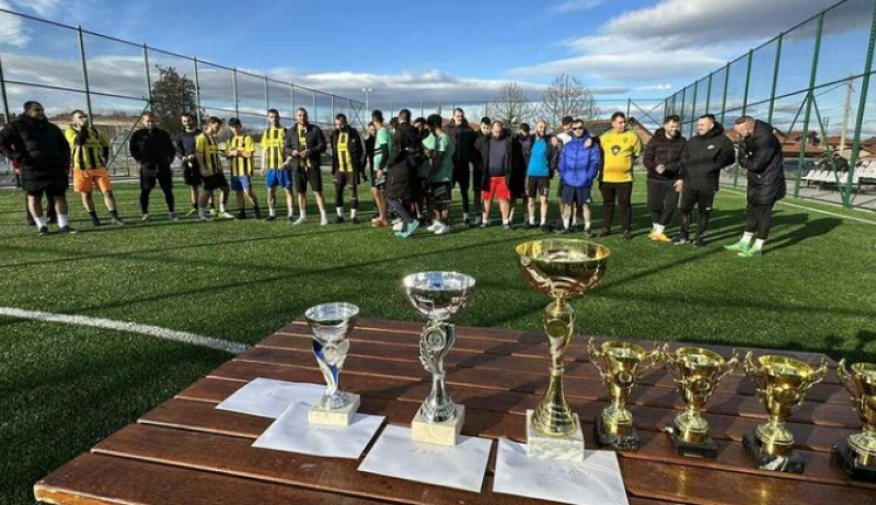 Благотворителен футболен турнир се проведе в Първомайско на нова спортна площадка