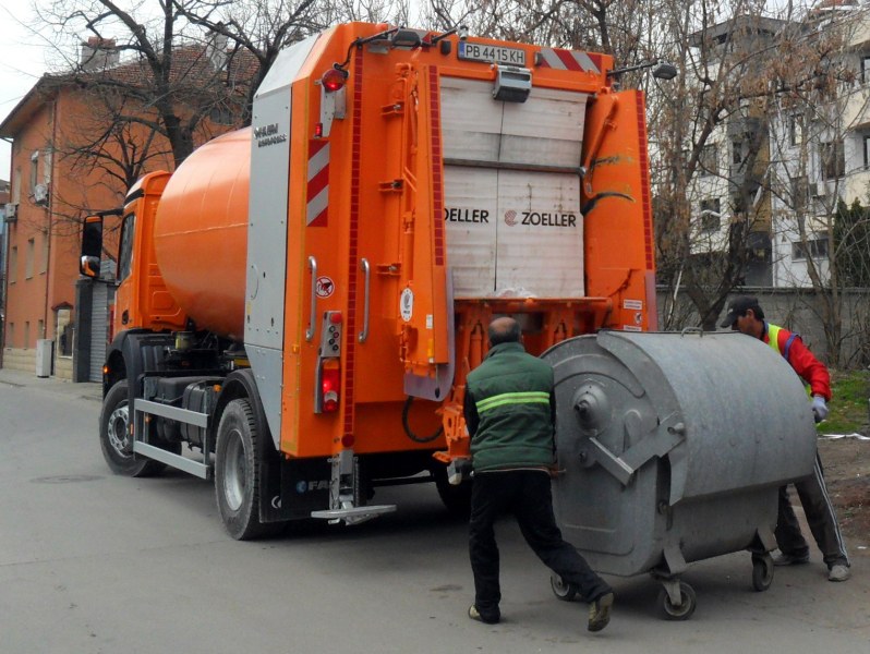 Екипи на „Чистота“ ще работят на Нова година