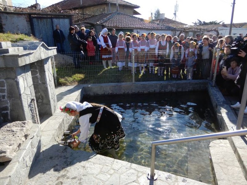 Традиционният обичай “къпане на булка“ ще се случи в Карлово