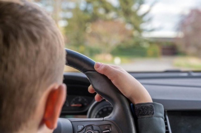 11-годишно е детето, хванато да шофира в Първомай, дядо му проявил агресия към полицаите