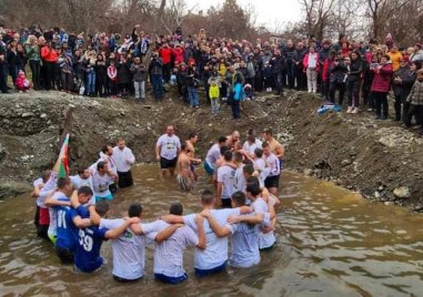 33 смели мъже се бориха за кръста в Сопот