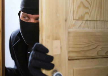 Крадец влезе с взлом и обра къща в Бегово