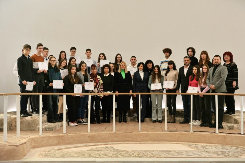 34 ученици отличени в литературен конкурс на район „Централен“