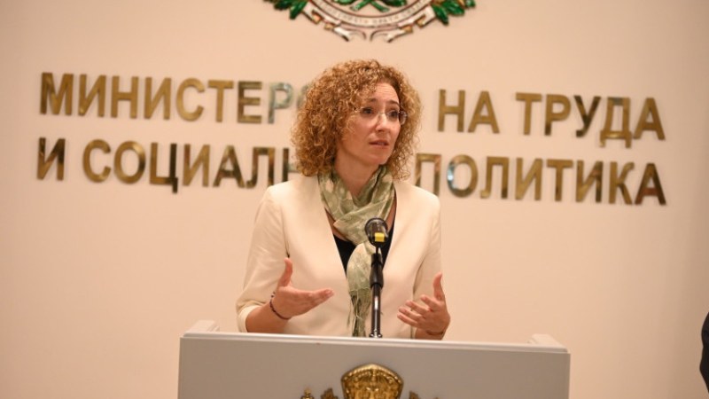 Министър Шалапатова: Обезобразеното дете от Пловдив е настанено в сигурна среда