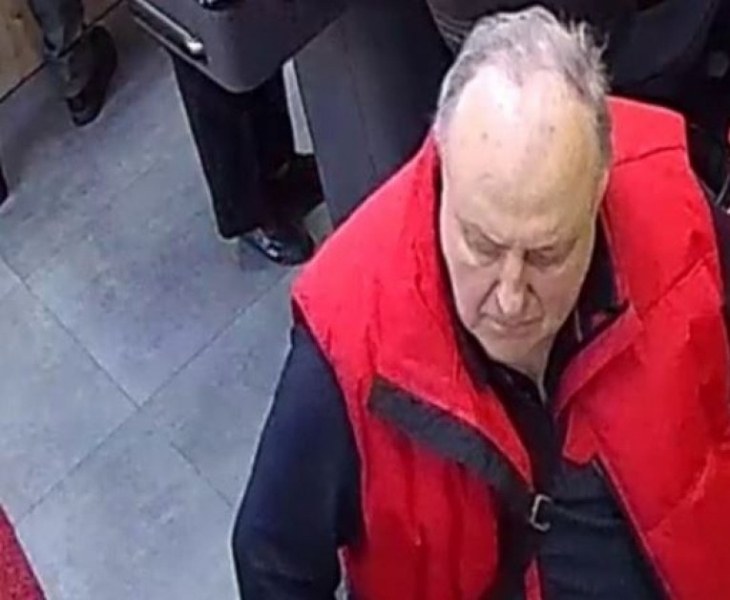 Мъж прибра чужди забравени пари в магазин, полицията го издирва