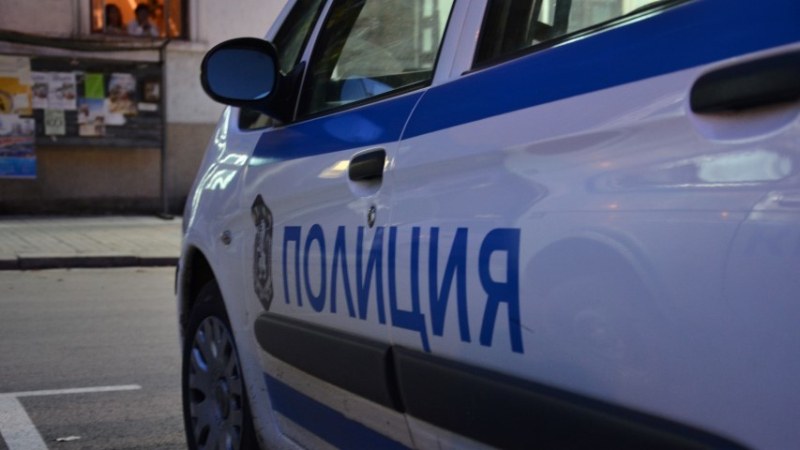 Криминално проявен преби приятелката си в Пловдив, полицията го търси