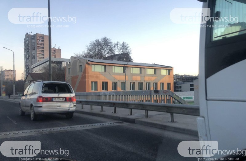 Кола и автобус се удариха в Пловдив
