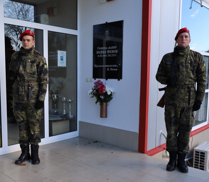 Карловската бригада почете паметта на генерал-майор Нейко Ненов