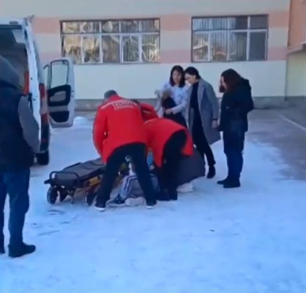 Дете е със счупен крак при инцидент в училище в Асеновград