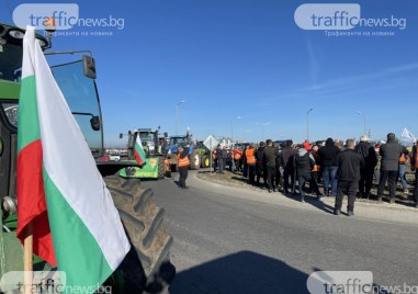 Протестът на земеделците блокира кръговото на Труд, образува се километрично задръстване