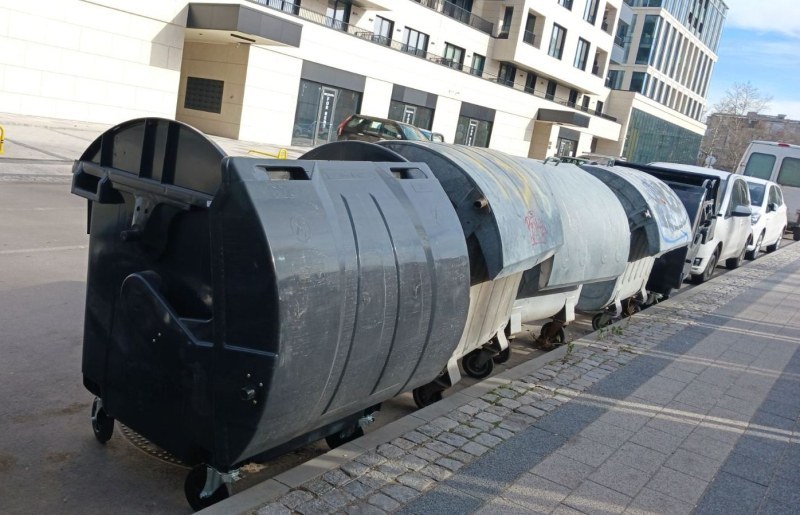 Поставиха 200 нови пластмасови контейнера за боклук в Пловдив