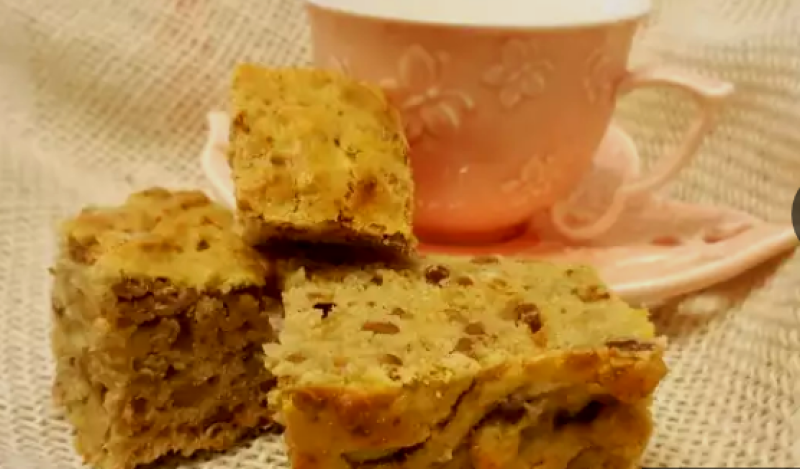 Сладкиш с орехи и ябълки - много вкусен и идеален за зимата Сладкиш с орехи и ябълки - много вкусен и идеален за зимата