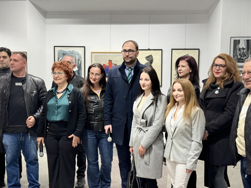 Млади творци и утвърдени автори участват в обща изложба в Пловдив СНИМКИ