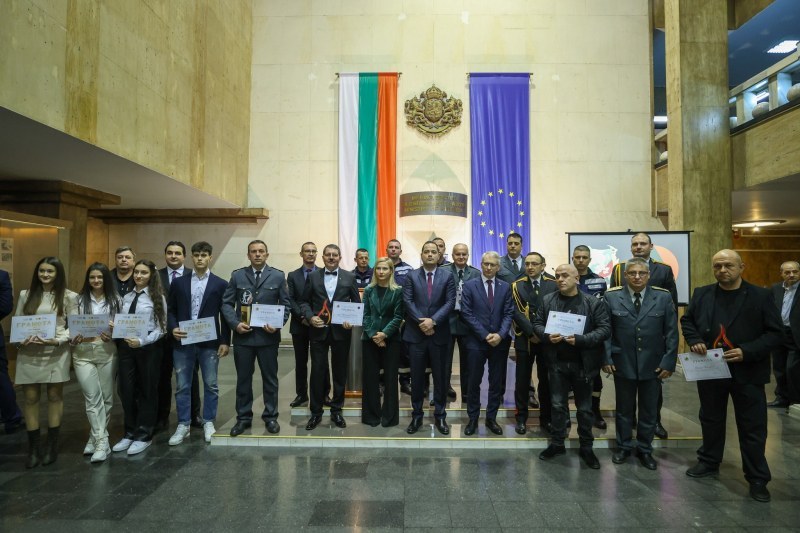 Отличиха пловдивски огнеборци на конкурса „Пожарникар на годината“