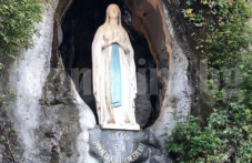 Дева Мария от Лурд почита Католическата църква днес