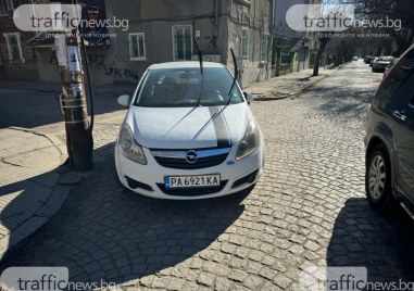 Пазарджиклия заряза колата си по средата на кръстовище в Кючука