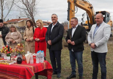 Първа копка на 10-та спортна площадка в община “Марица“ направи  кметът Димитър Иванов