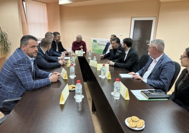 Стоичков прие покана на кмета на „Тракия”, обсъдиха спорта при подрастващите