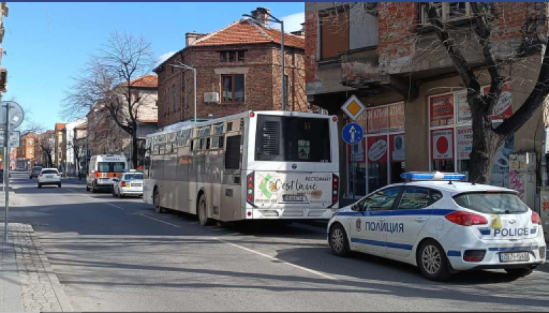 В болница и с контузии е възрастният мъж, блъснат от автобус в Пловдив