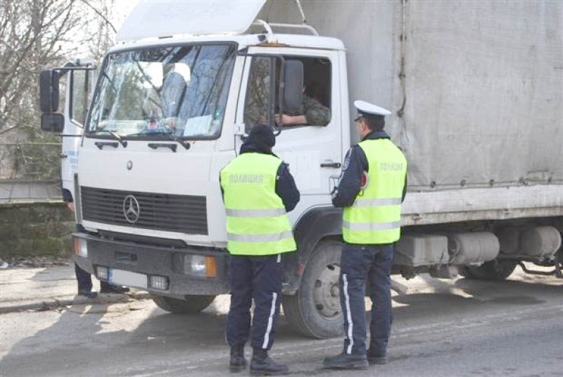 Нова акция на пътя, проверяват камиони и автобуси