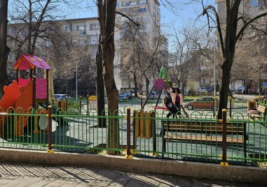 Ремонтираха поредната детска площадка в район „Централен“