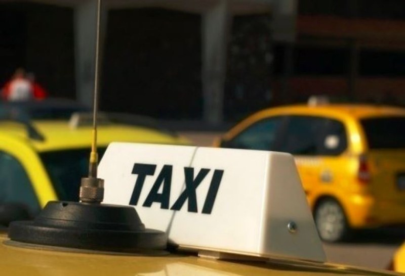 Пловдивчанин обвинява таксиметров шофьор в кражба на телефон