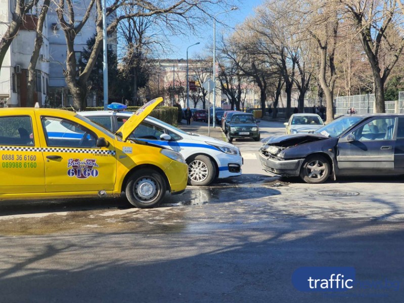 Тежка катастрофа с пострадали между такси и кола стана в Пловдив