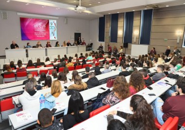 300 гимназисти на Деня на кандидат-студента в Медицински университет-Пловдив, 110 се включиха онлайн