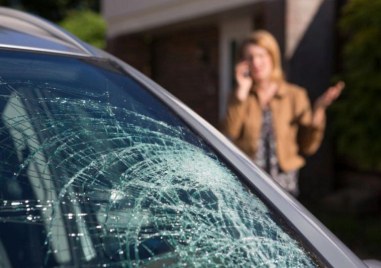 Мъж потроши кола с бухалка в Пловдив, автомобил пострада и в Раковски