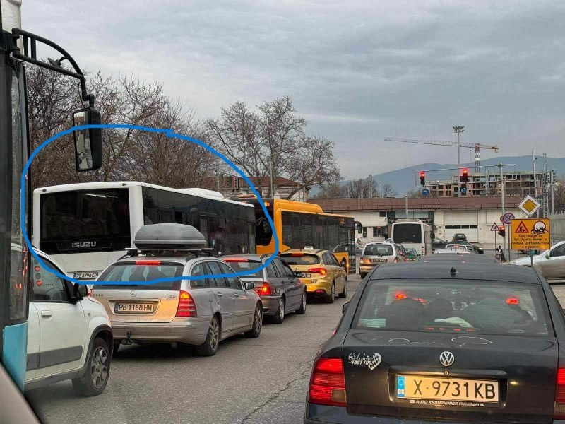 Две нарушения за секунди направи автобус на градския транспорт в Пловдив