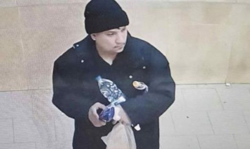Полицията издирва този мъж заради кражба в Пловдив