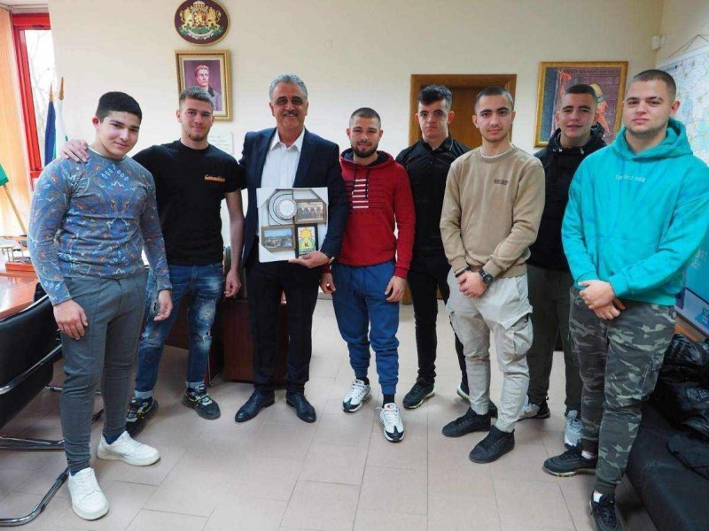 Кметът на „Марица“ Димитър Иванов подкрепя младежи с идеи за благородни инициативи