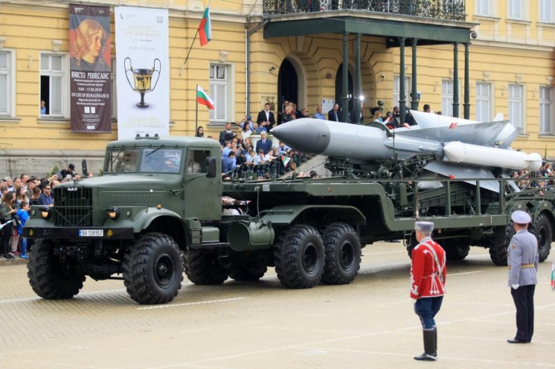 Артилерията и ракетните войски на Българската армия празнуват днес