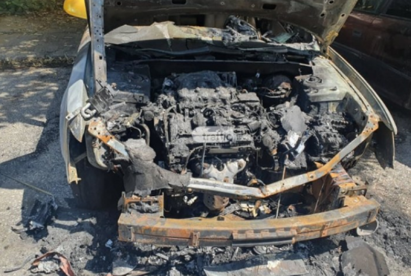 Кола изгоря в село Труд