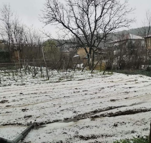 Градушка удари района на Сопот и Карлово
