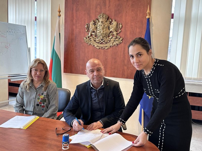Кметът подписа споразумението за финансиране на кино „Космос“ и улица в „Западен“