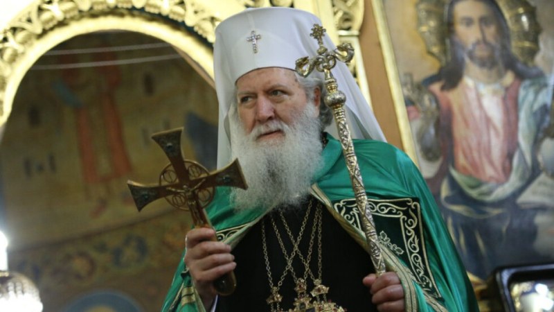 Започна двудневният траур в памет на патриарх Неофит