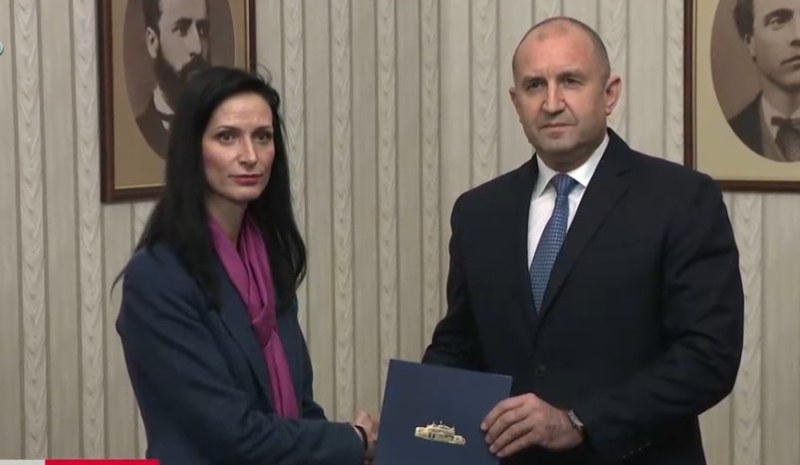 Мария Габриел върна изпълнен мандата на Румен Радев