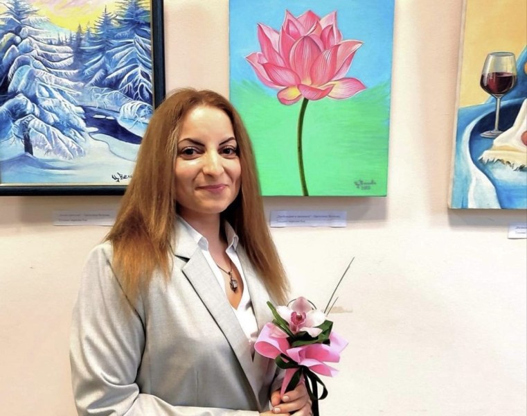 Младият художник Цветелина Велкова с втора самостоятелна изложба в Пловдив ВИДЕО