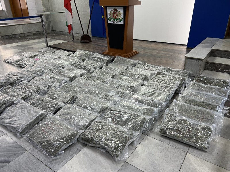 Камион със 70 кг марихуана е заловен на АМ „Тракия”