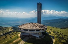 frantsuzi-vandalstvaha-pametnika-657.jpg