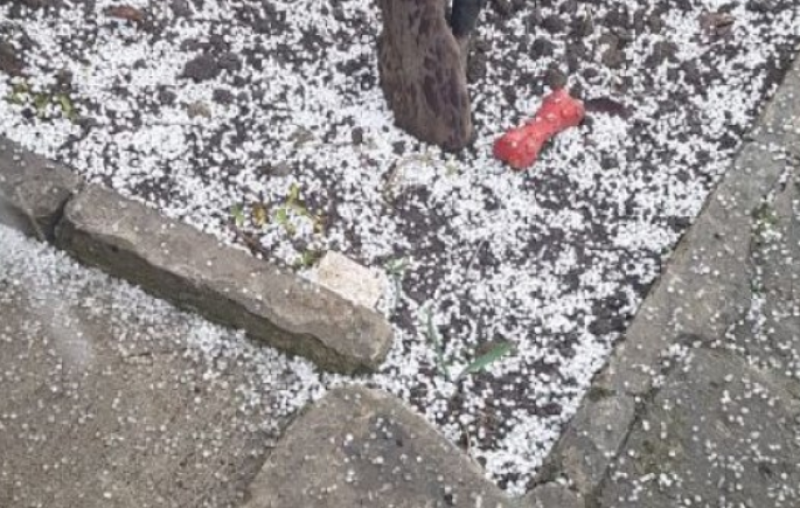 Сняг и градушка в наш град на втория ден от пролетта