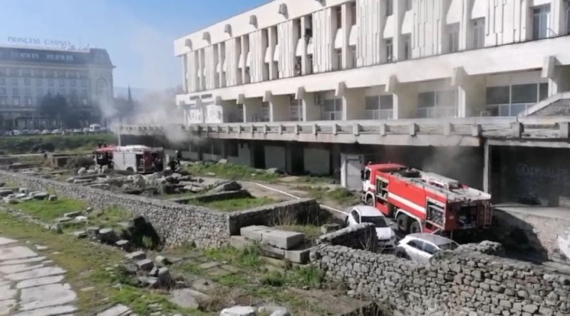 Пожар избухна в Централната поща в Пловдив