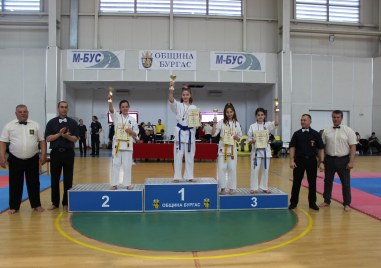 Шампионска титла и 5 медала за асеновградските каратисти