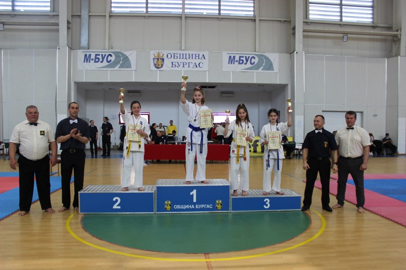 Шампионска титла и 5 медала за асеновградските каратисти