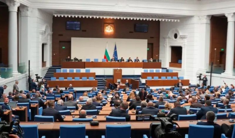 Парламентът прие отказа на Мария Габриел от поста премиер